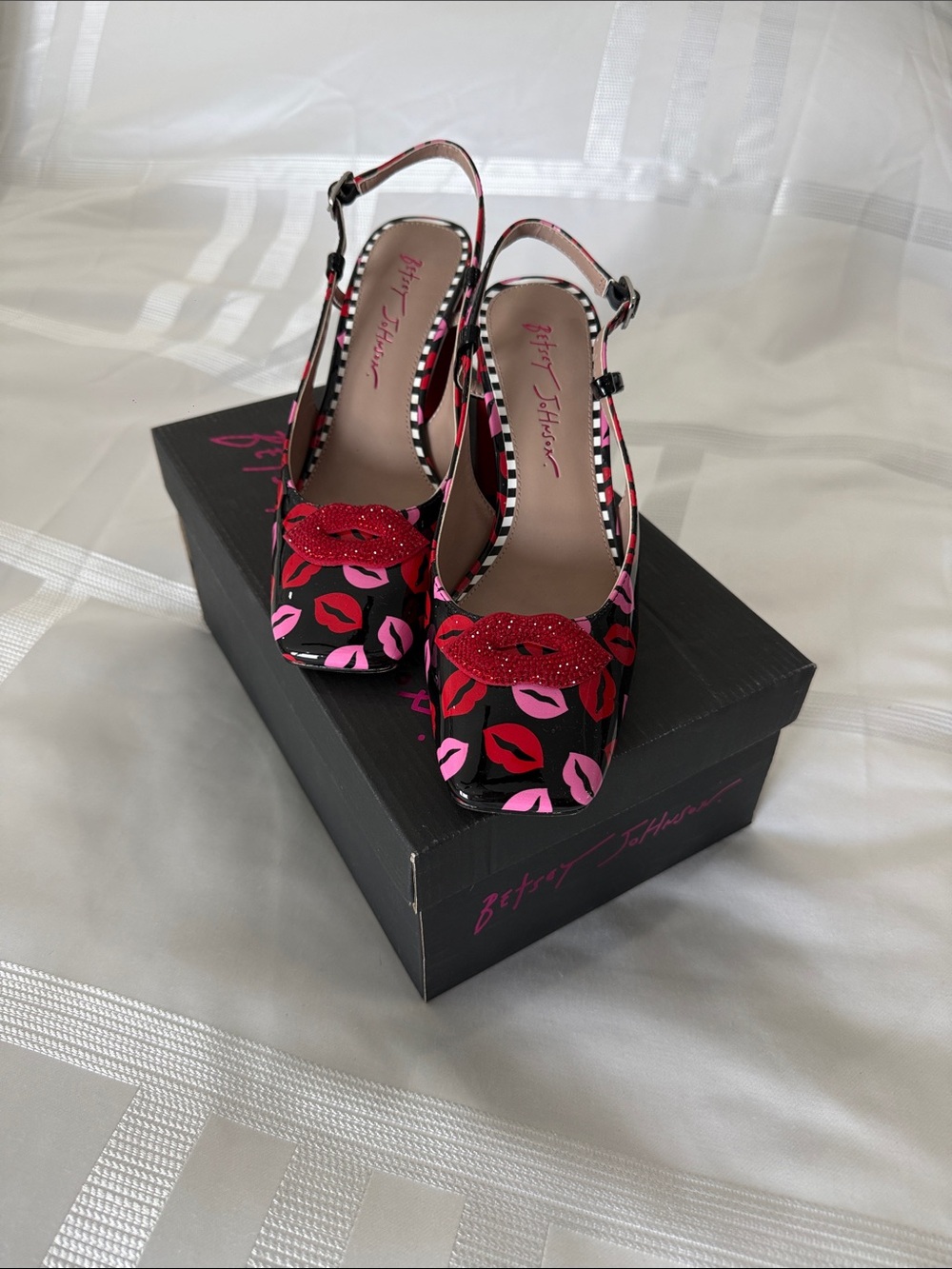 Betsey Johnson Black Slingback Heels with Red & Pink Lip Print